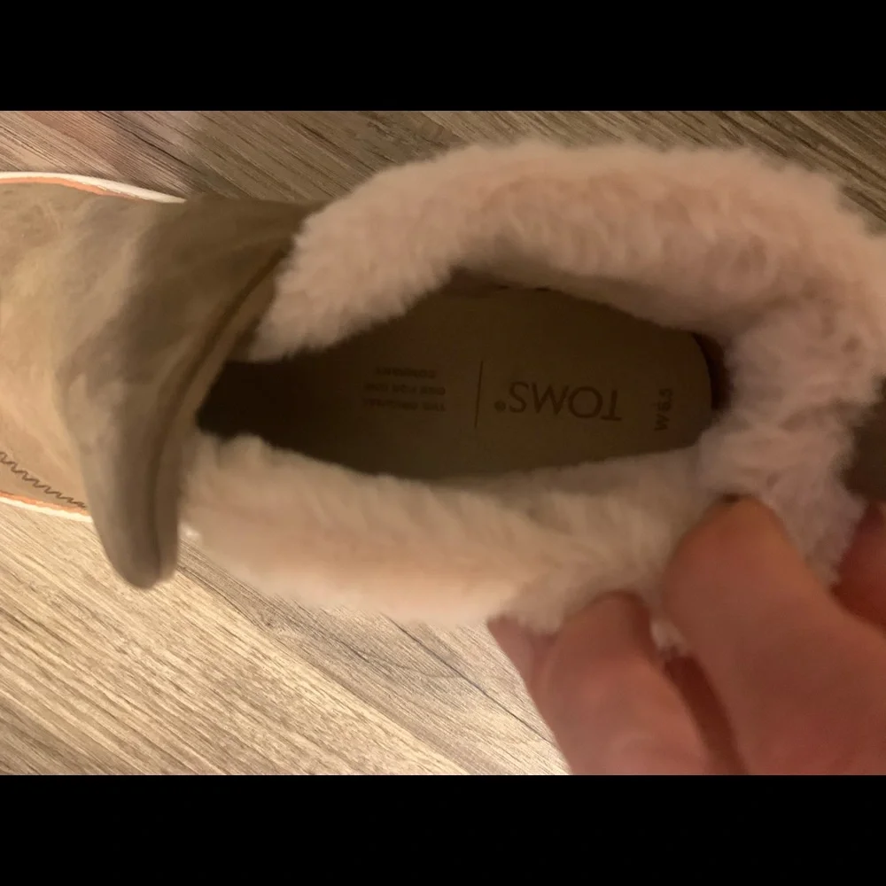 •TOMS• - Picture 6 of 7